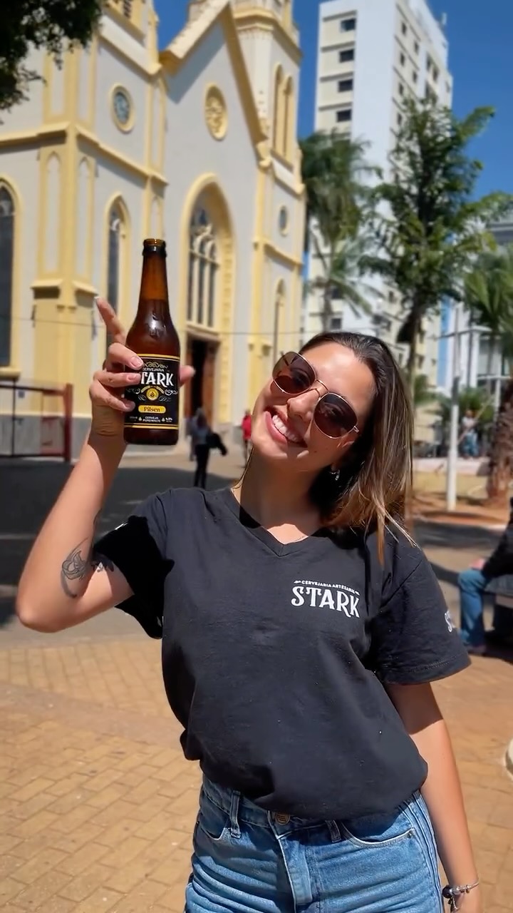 Cerveja Stark em um encontro na cidade